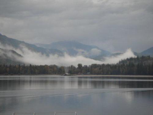 looking_north_from_the_south_shore_of_the_lake_oct_2011
